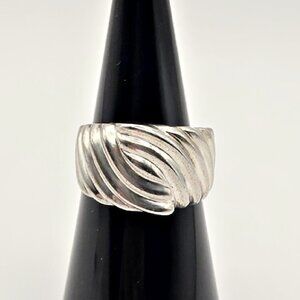 Vintage 80s Sterling Silver Ribbed Wrap Ring Size 7.5 – Sculpted Swirl Band 925